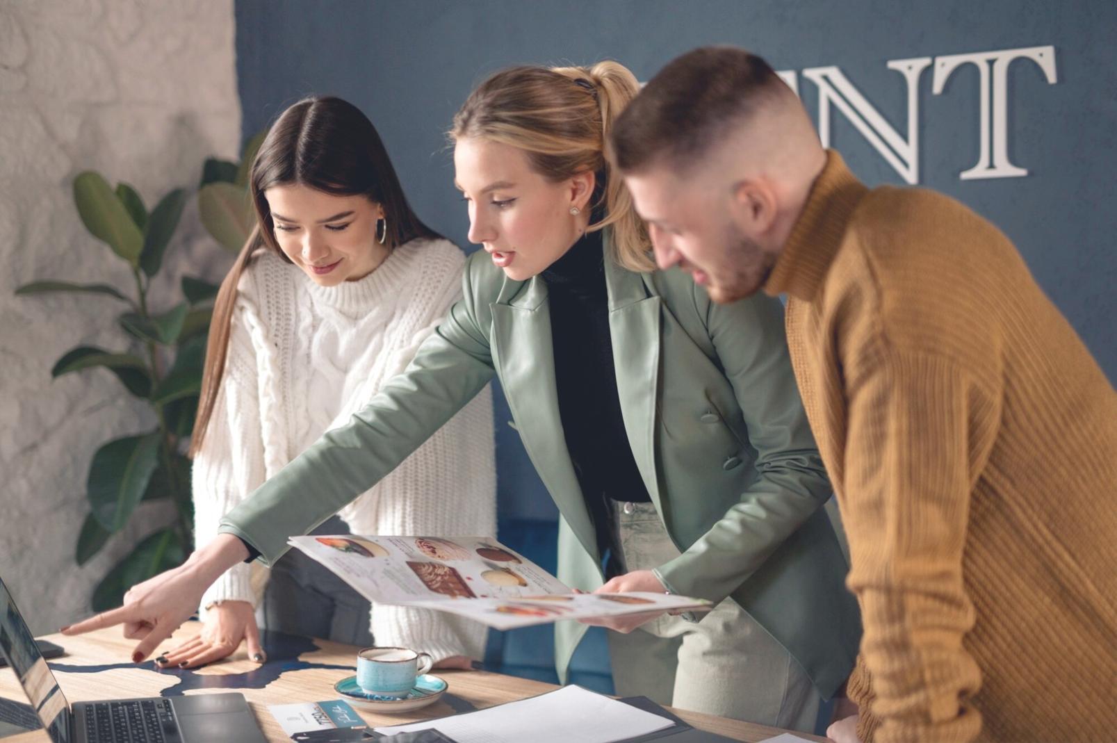 Finanzteam bei strategischer Budgetplanung